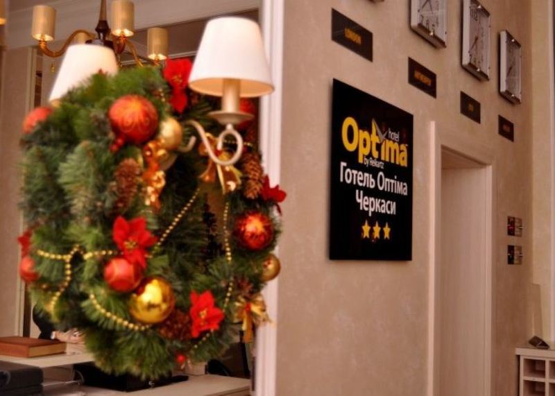 Optima Cherkasy Hotel Exterior foto