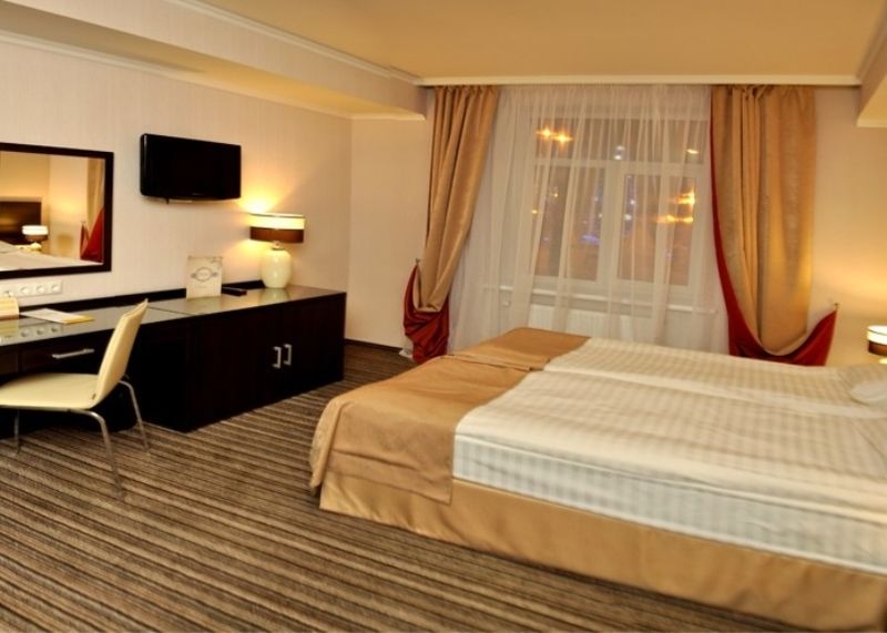 Optima Cherkasy Hotel Exterior foto