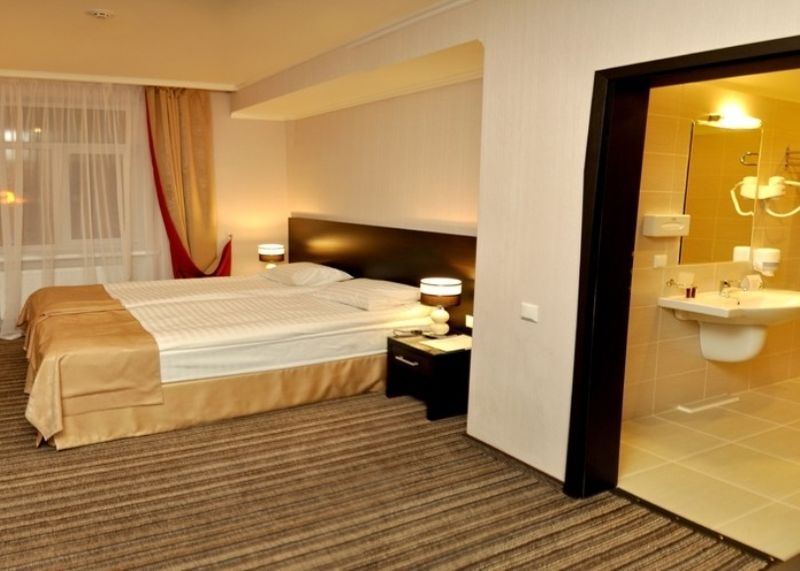 Optima Cherkasy Hotel Exterior foto