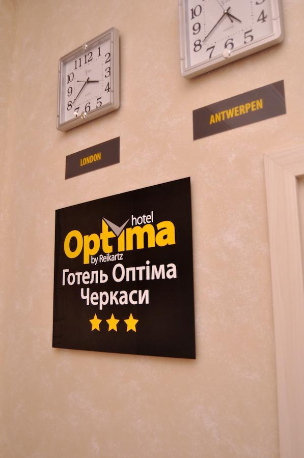 Optima Cherkasy Hotel Exterior foto
